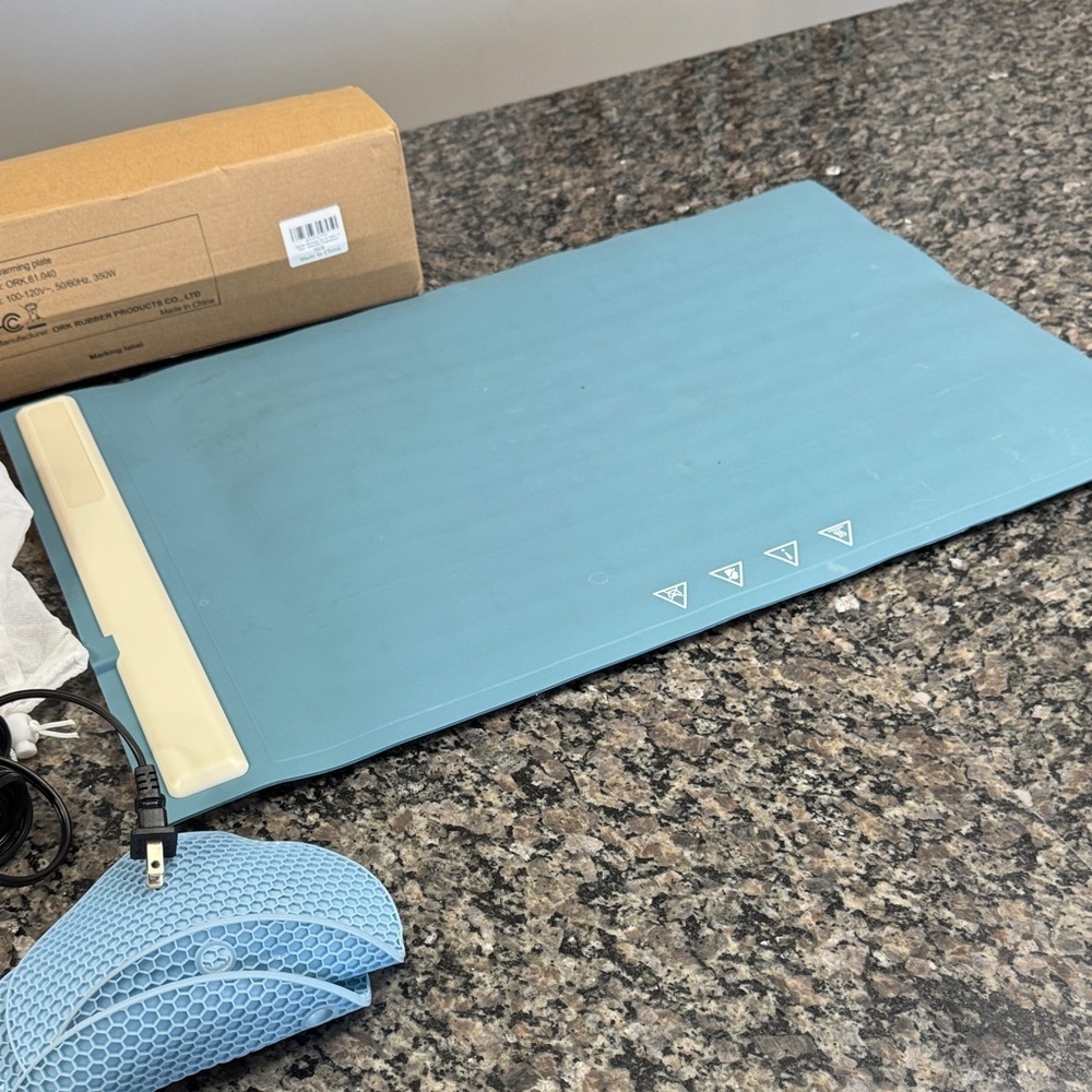 Food warming silicone mat 24 by 16 NEW